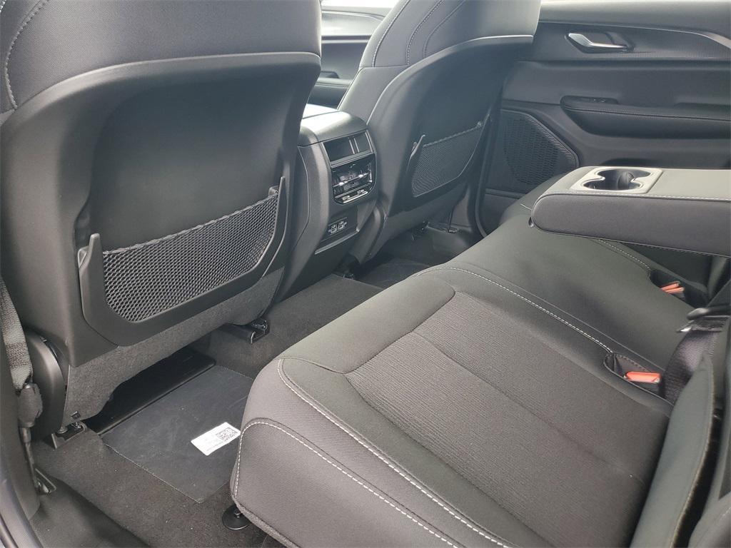 new 2025 Jeep Grand Cherokee car, priced at $39,625