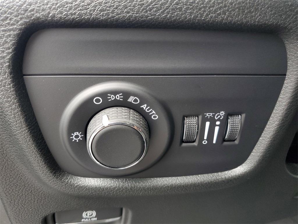 new 2025 Jeep Grand Cherokee car, priced at $39,625