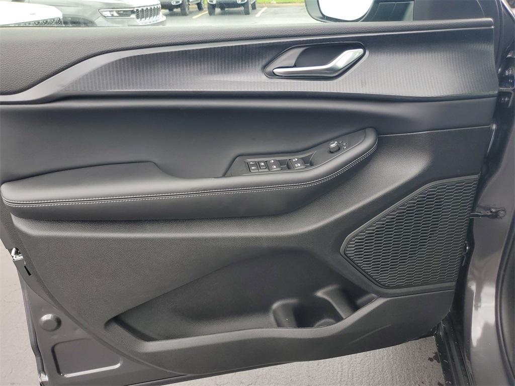 new 2025 Jeep Grand Cherokee car, priced at $39,625