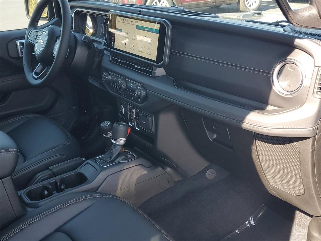 new 2025 Jeep Gladiator car, priced at $46,105