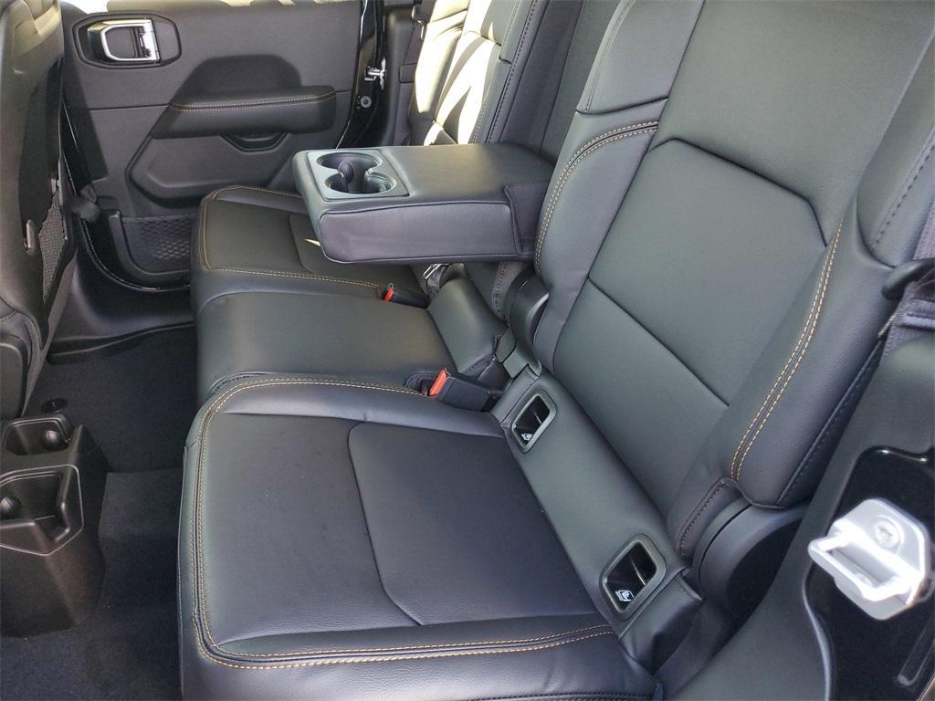 new 2025 Jeep Gladiator car, priced at $46,105