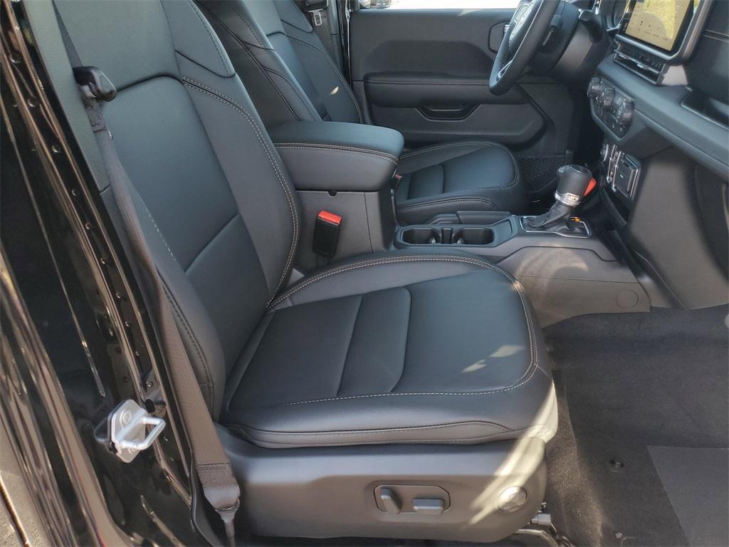 new 2025 Jeep Gladiator car, priced at $46,105