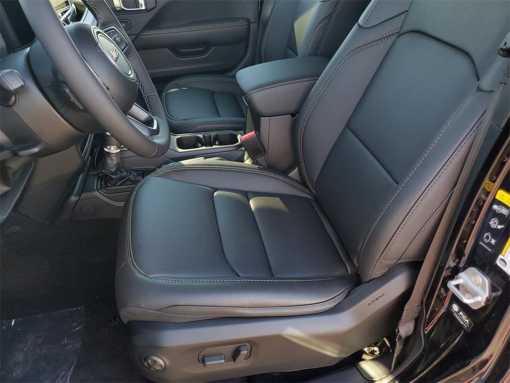 new 2025 Jeep Gladiator car, priced at $48,034