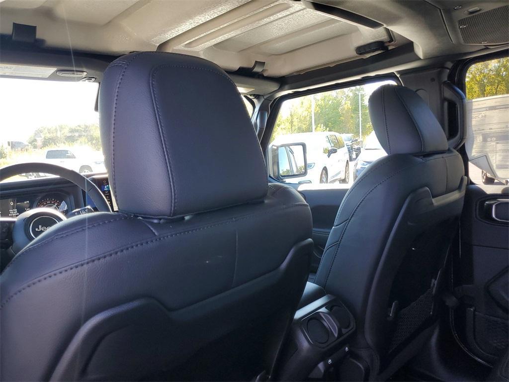 new 2025 Jeep Gladiator car, priced at $46,105