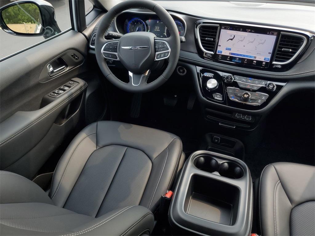 new 2025 Chrysler Pacifica car, priced at $40,254