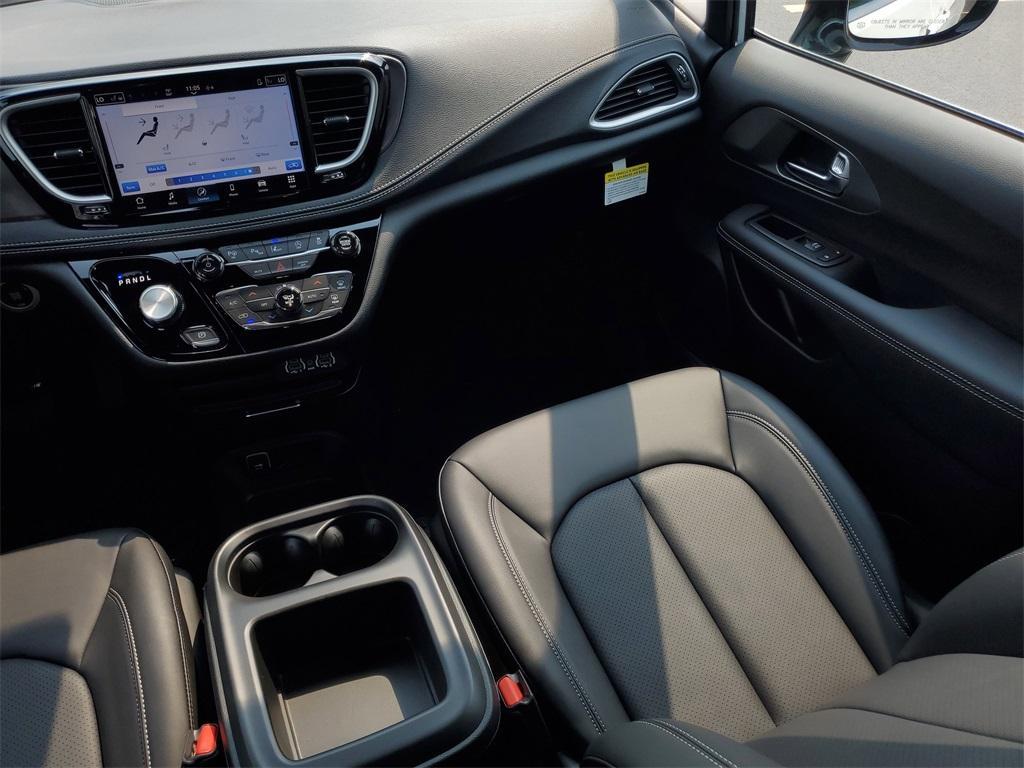 new 2025 Chrysler Pacifica car, priced at $40,254