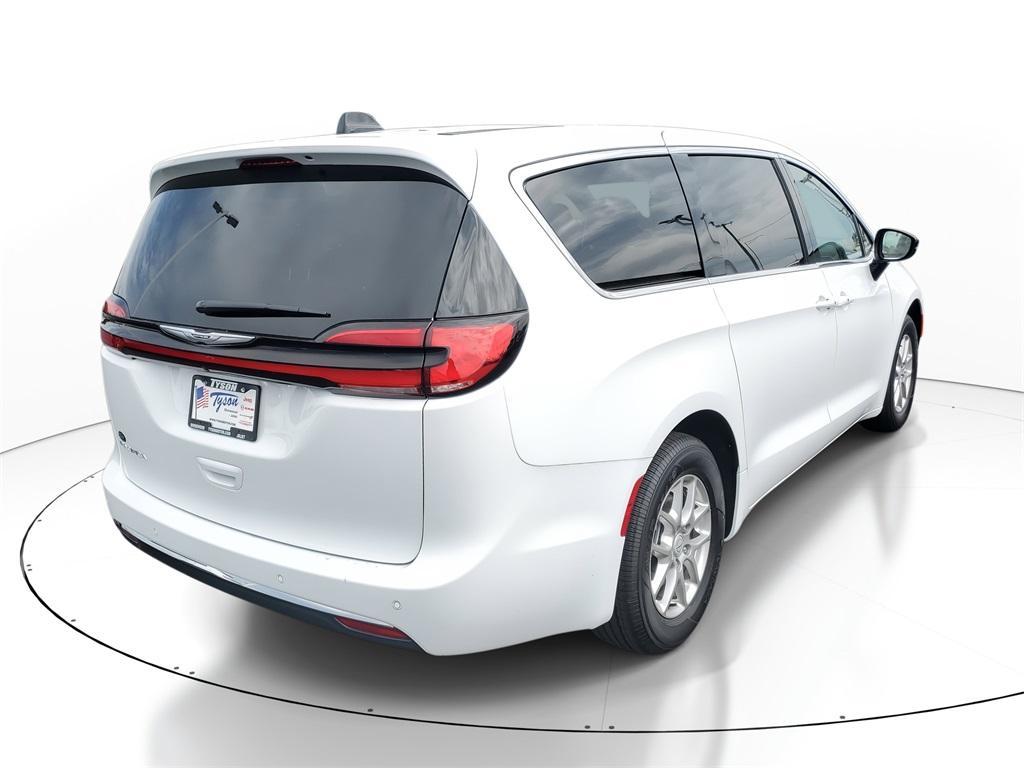 new 2025 Chrysler Pacifica car, priced at $39,978