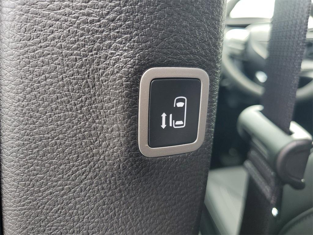 new 2025 Chrysler Pacifica car, priced at $39,978