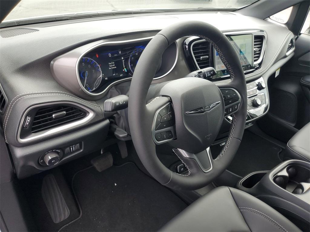 new 2025 Chrysler Pacifica car, priced at $39,978