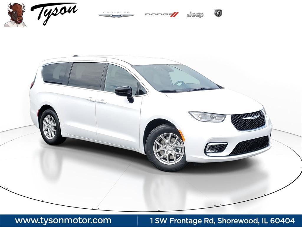 new 2025 Chrysler Pacifica car, priced at $39,978