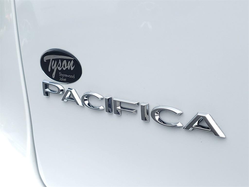new 2025 Chrysler Pacifica car, priced at $39,978