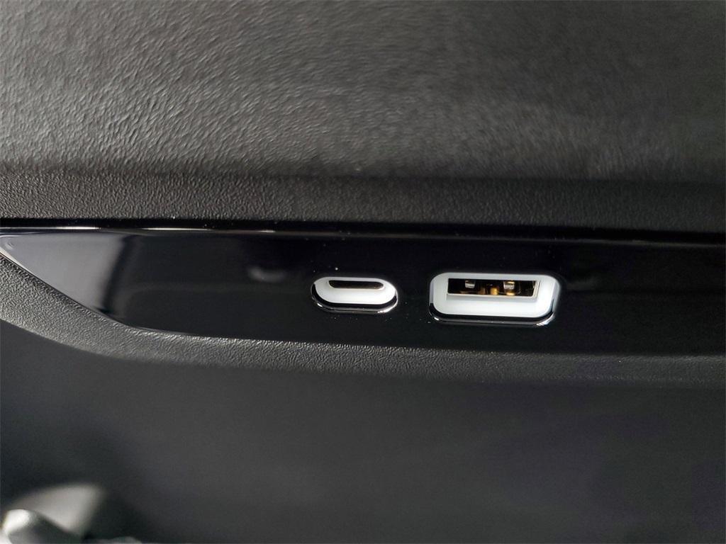 new 2025 Chrysler Pacifica car, priced at $39,978