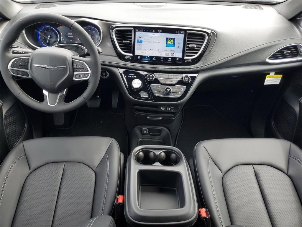 new 2025 Chrysler Pacifica car, priced at $39,978