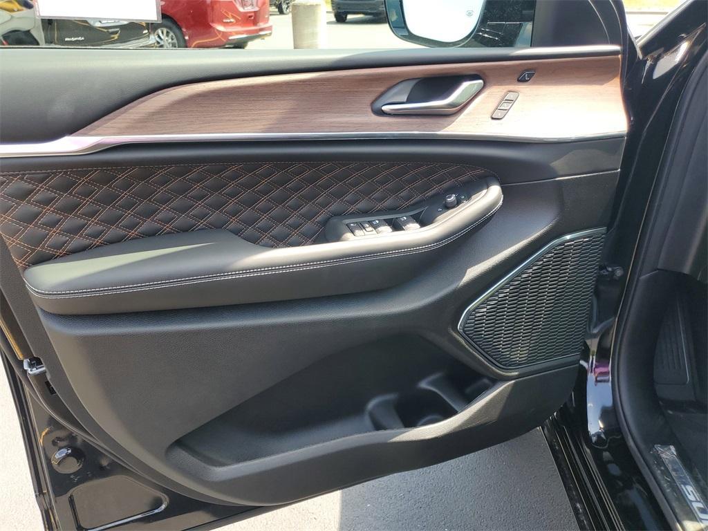 new 2025 Jeep Grand Cherokee car, priced at $57,505