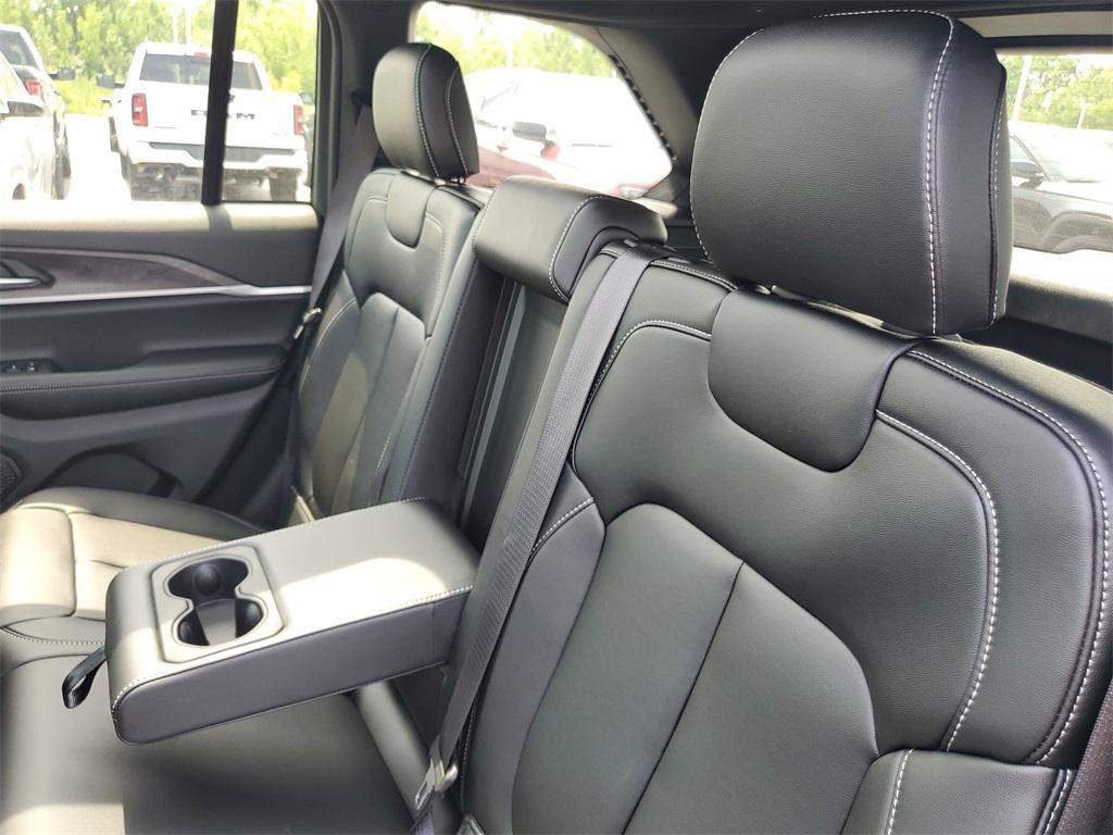 new 2025 Jeep Grand Cherokee car, priced at $46,236