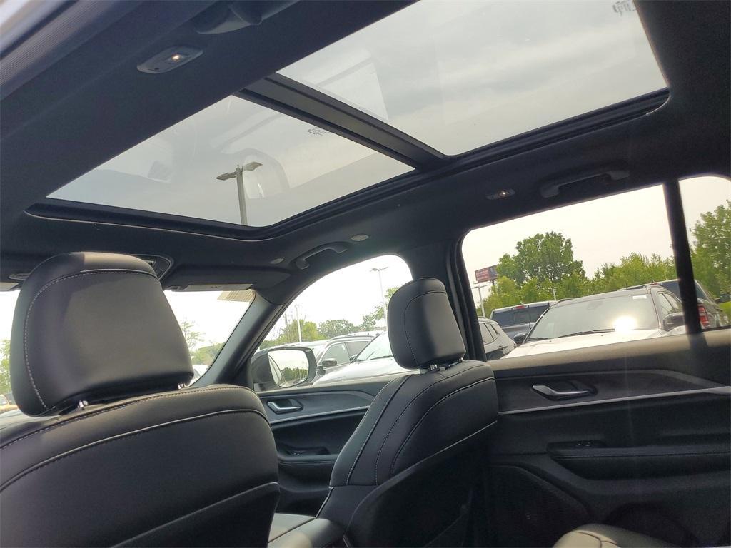 new 2025 Jeep Grand Cherokee car, priced at $46,236