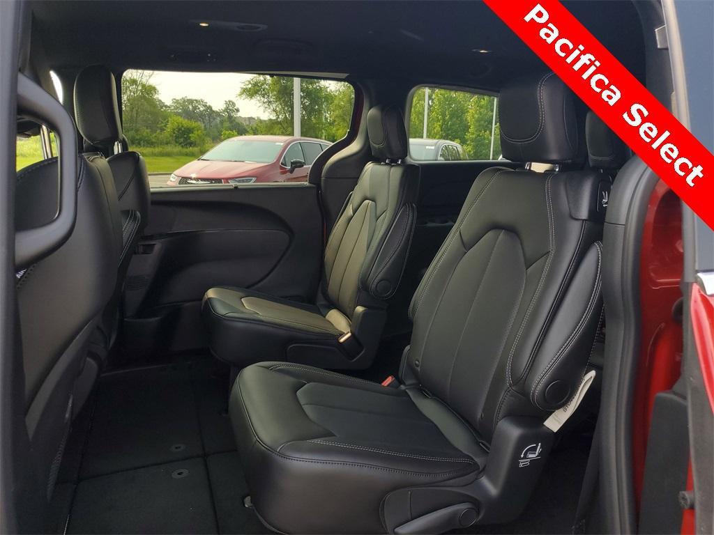 new 2025 Chrysler Pacifica car, priced at $39,046