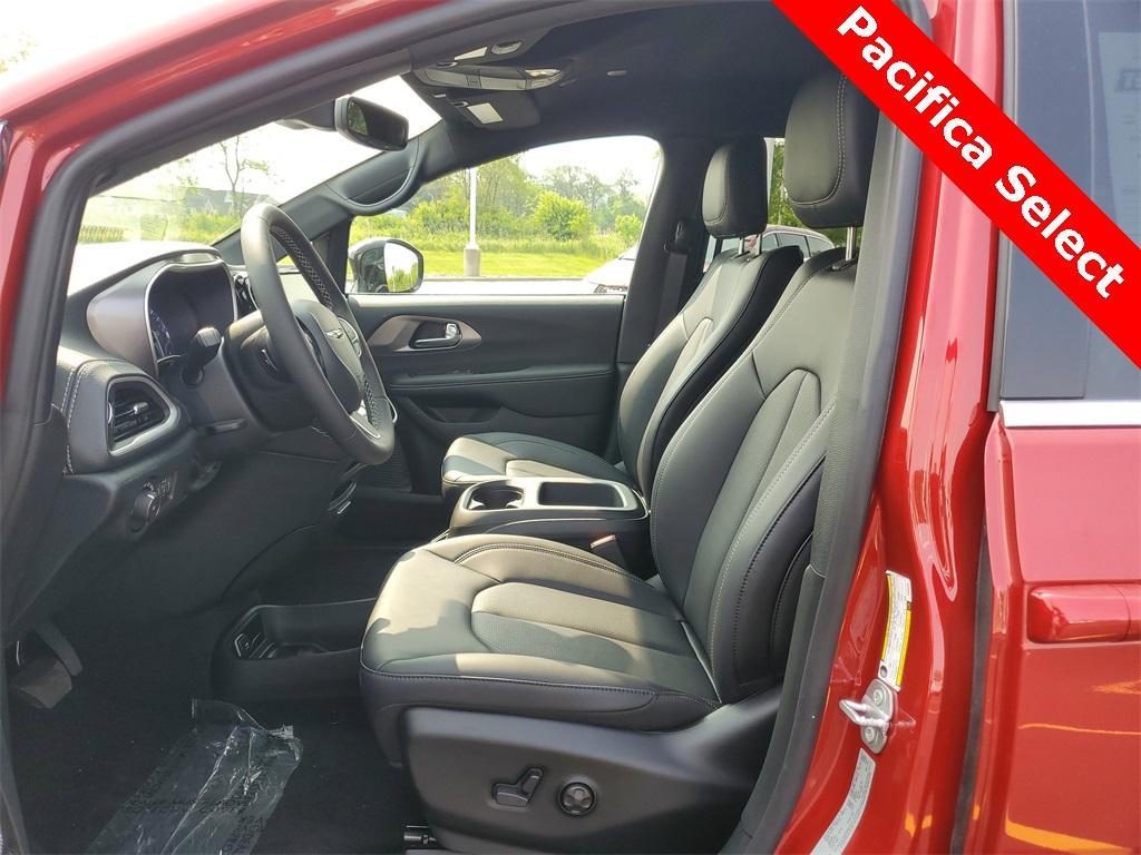 new 2025 Chrysler Pacifica car, priced at $39,046