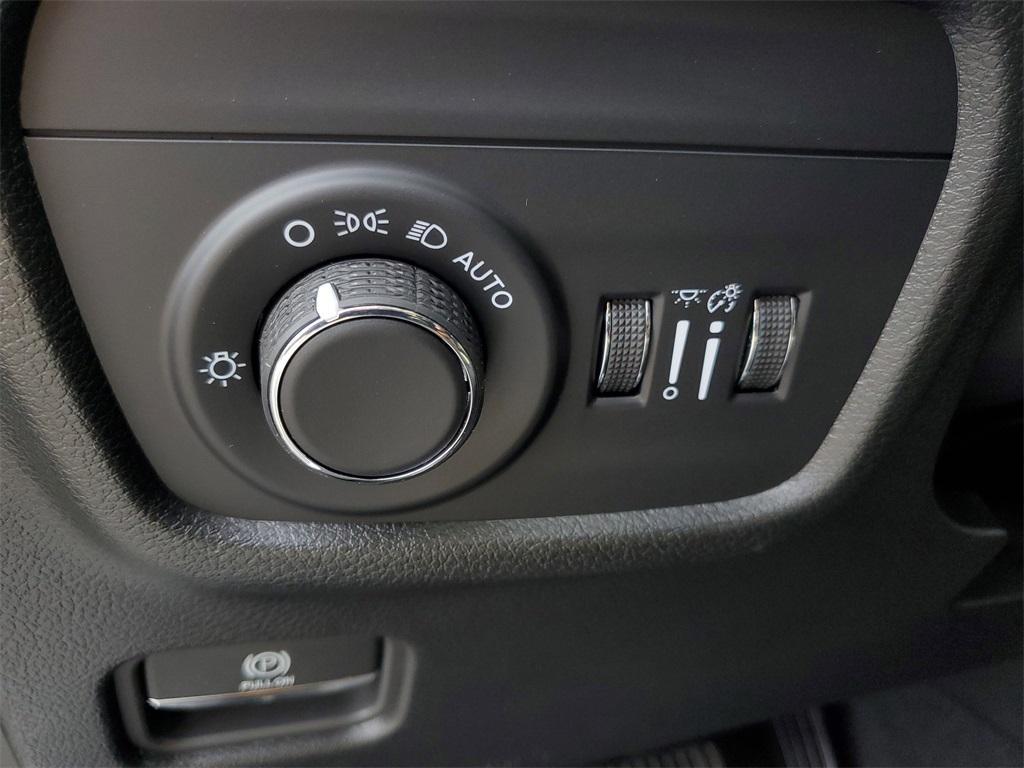 new 2025 Jeep Grand Cherokee car, priced at $37,443