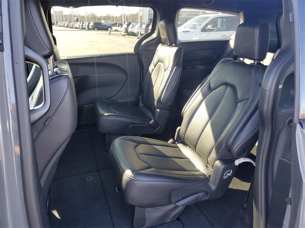 used 2023 Chrysler Pacifica car, priced at $33,977