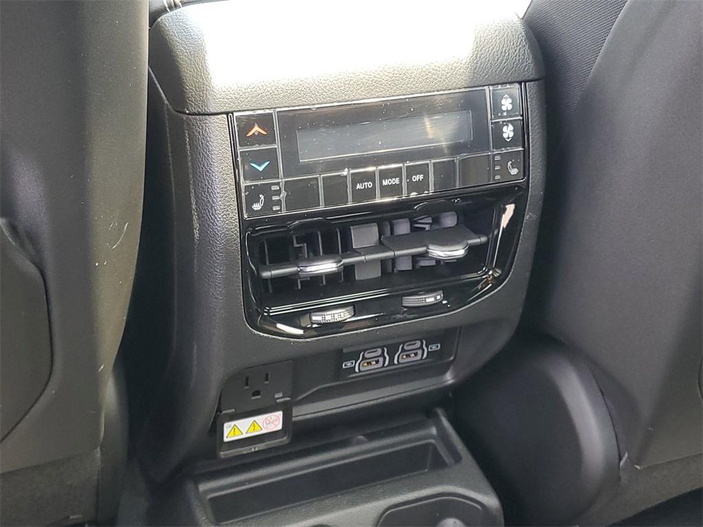 new 2025 Jeep Grand Cherokee L car