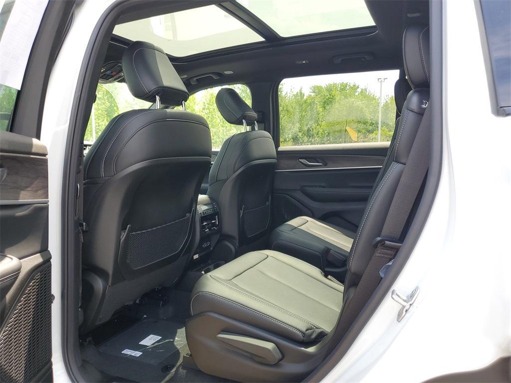 new 2025 Jeep Grand Cherokee L car