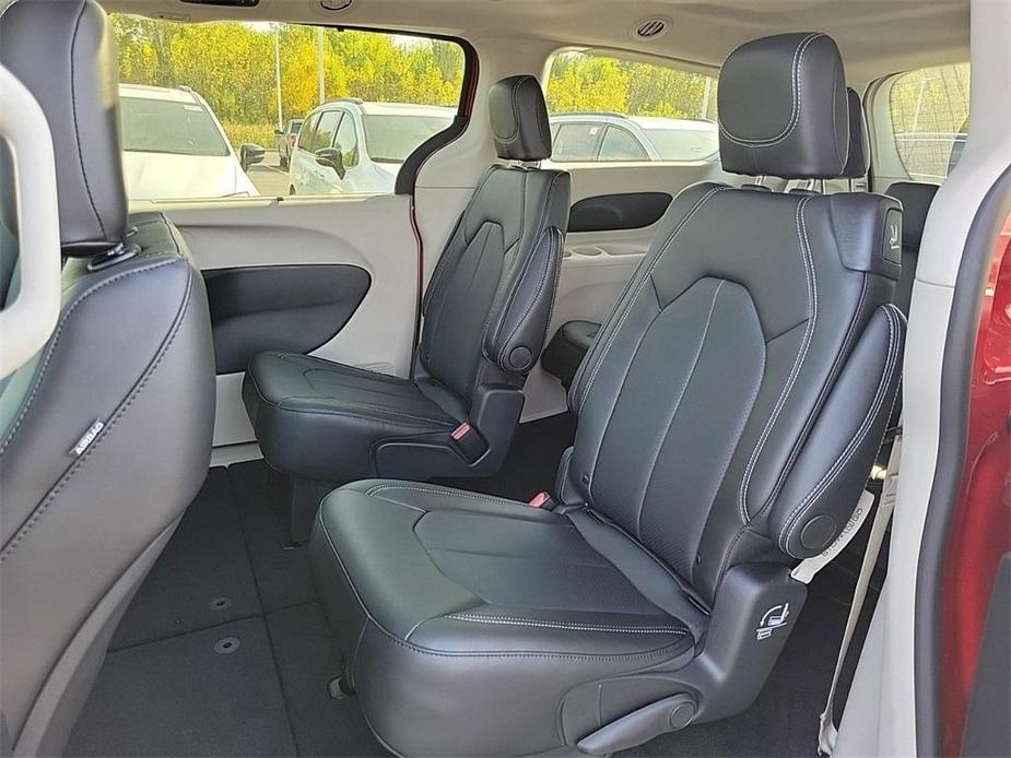 new 2024 Chrysler Pacifica car, priced at $41,601