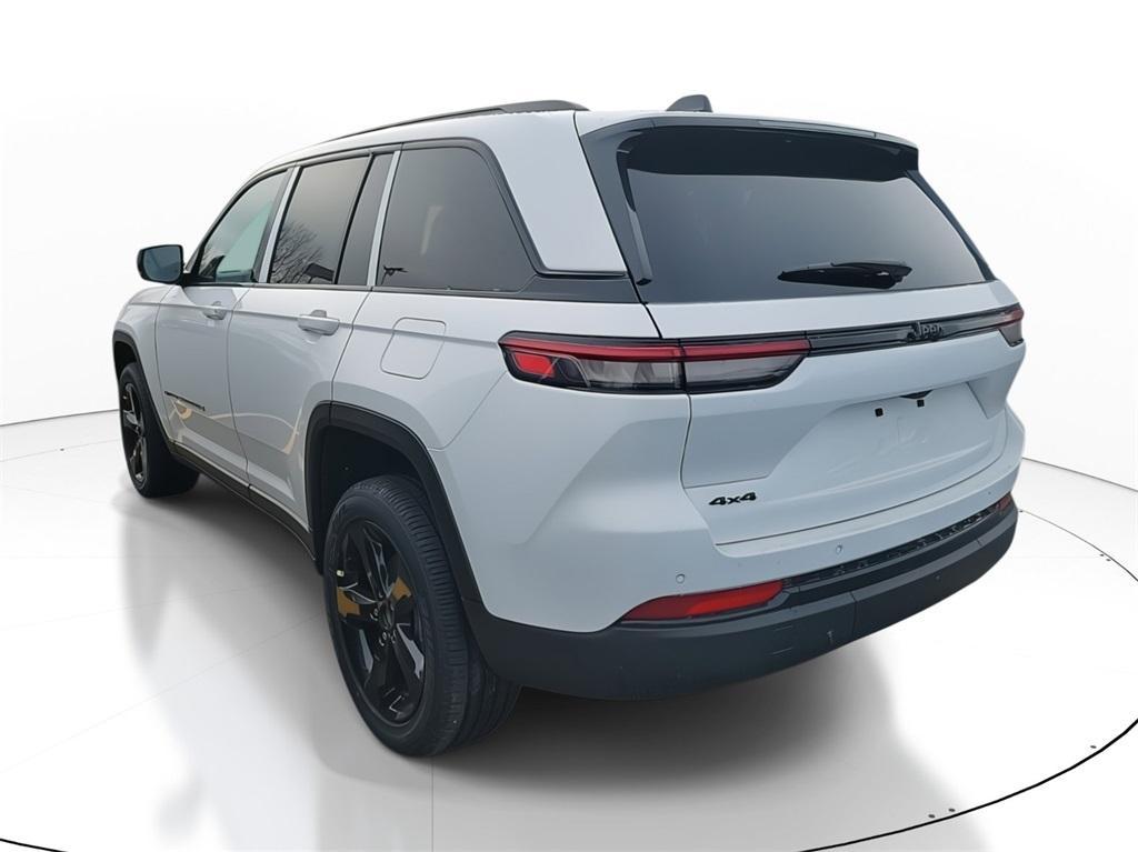 new 2025 Jeep Grand Cherokee car, priced at $43,575