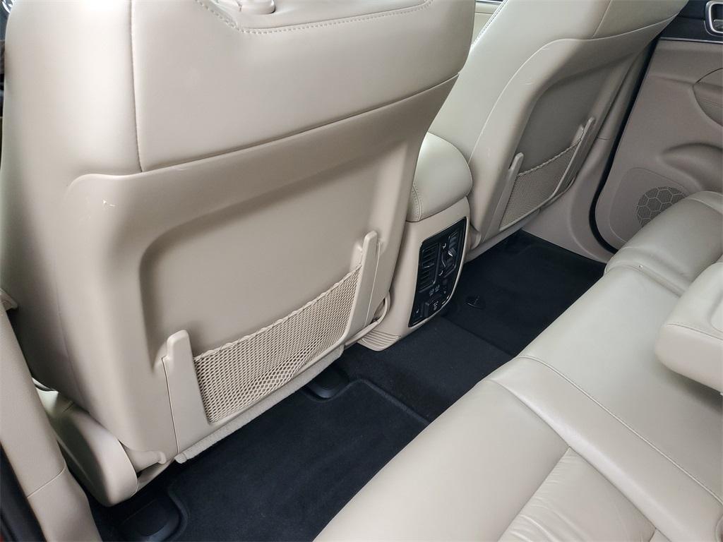 used 2015 Jeep Grand Cherokee car, priced at $11,977