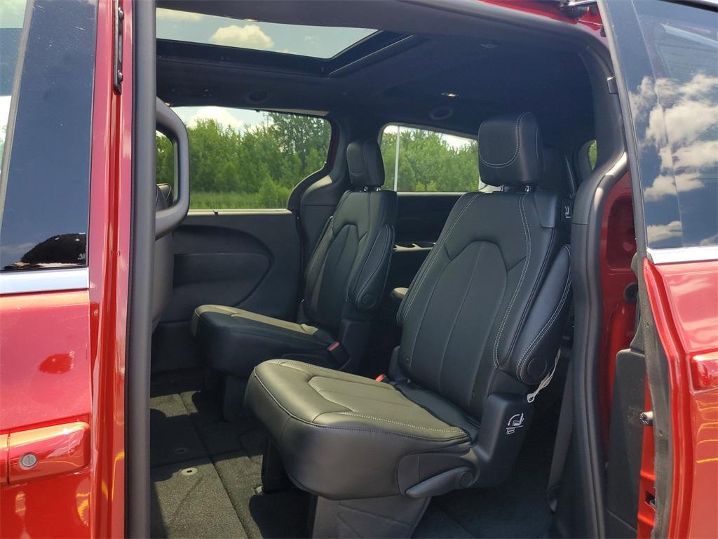new 2025 Chrysler Pacifica car, priced at $42,166