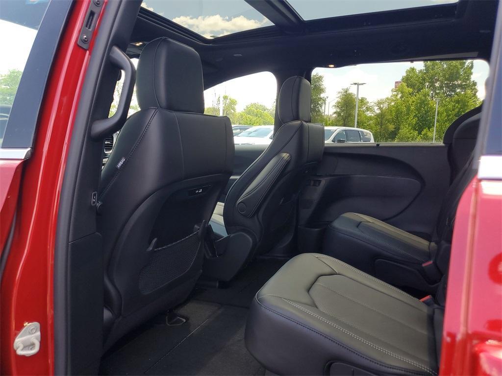 new 2025 Chrysler Pacifica car, priced at $42,166