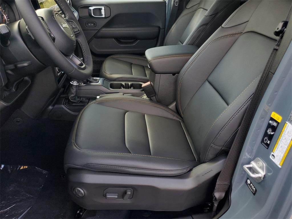 new 2025 Jeep Gladiator car, priced at $45,105