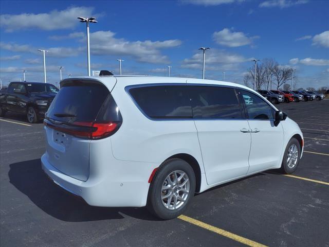 new 2024 Chrysler Pacifica car, priced at $46,047