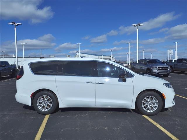 new 2024 Chrysler Pacifica car, priced at $46,047