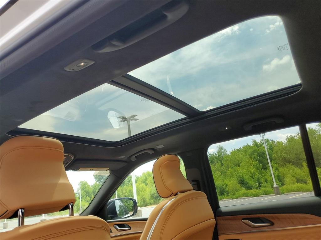 new 2025 Jeep Grand Cherokee car, priced at $53,667