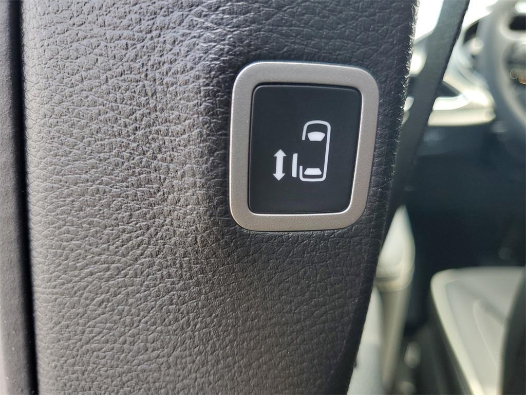 new 2025 Chrysler Pacifica car, priced at $49,771