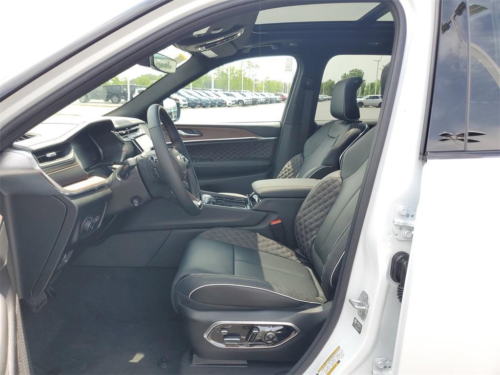 new 2025 Jeep Grand Cherokee car, priced at $54,836