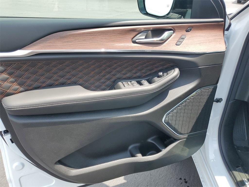 new 2025 Jeep Grand Cherokee car, priced at $54,836