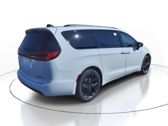 new 2024 Chrysler Pacifica car, priced at $49,265