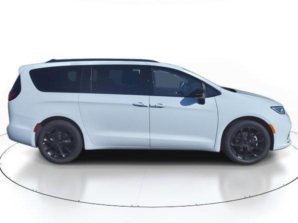 new 2024 Chrysler Pacifica car, priced at $49,265