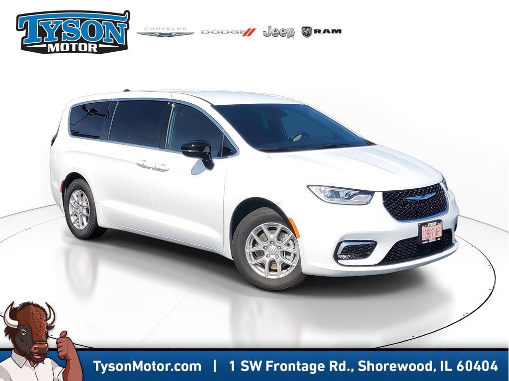 new 2025 Chrysler Pacifica car, priced at $33,788