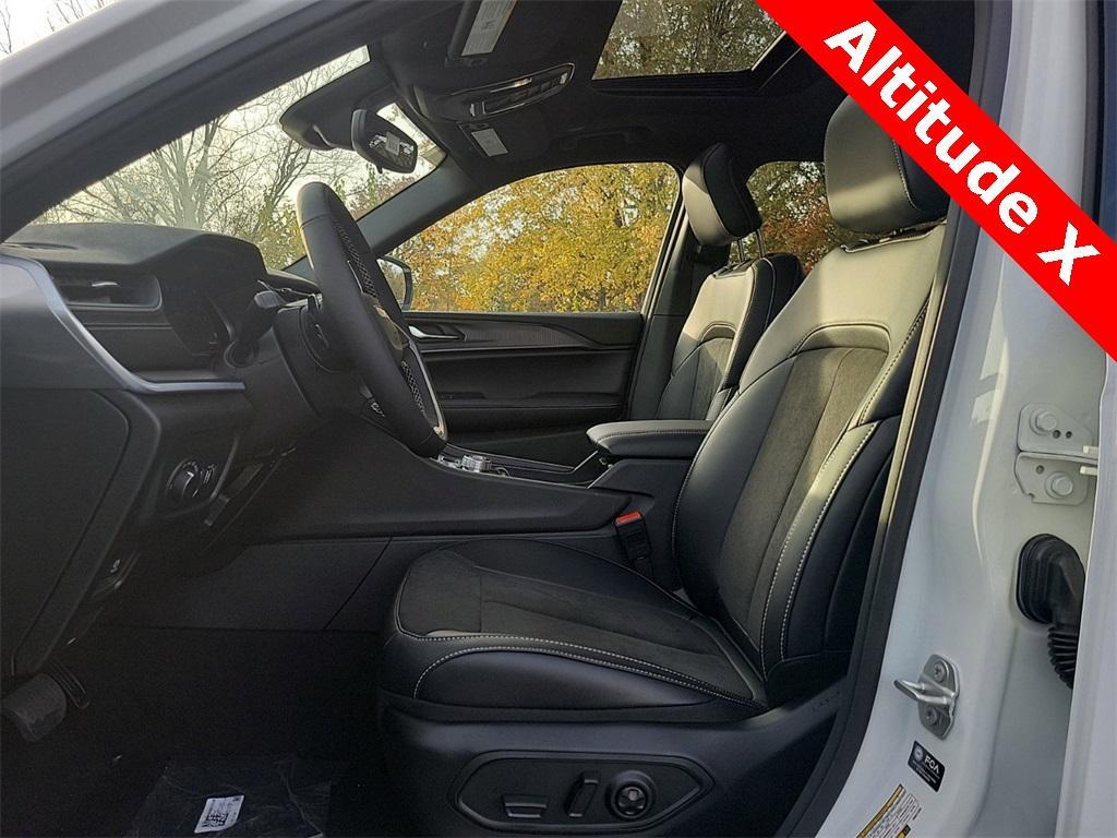 new 2025 Jeep Grand Cherokee L car, priced at $42,594