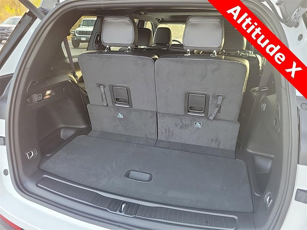 new 2025 Jeep Grand Cherokee L car, priced at $42,594