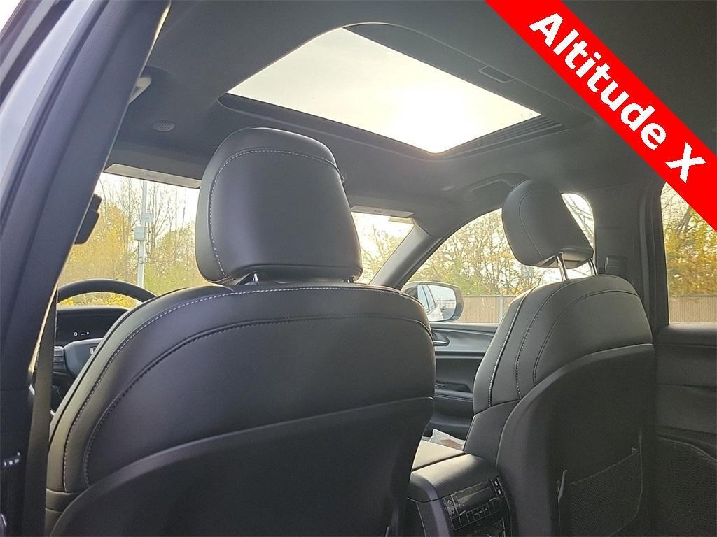 new 2025 Jeep Grand Cherokee L car, priced at $42,594