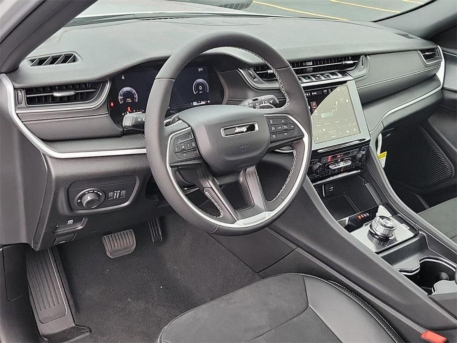 new 2025 Jeep Grand Cherokee car, priced at $43,670