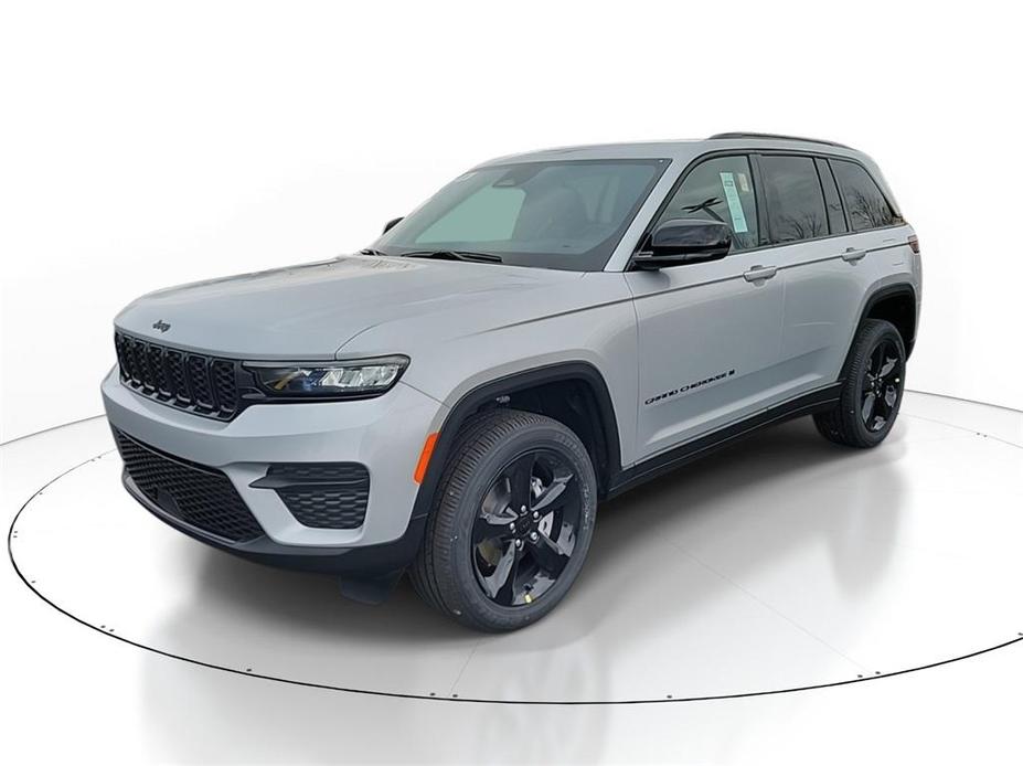 new 2025 Jeep Grand Cherokee car, priced at $43,670