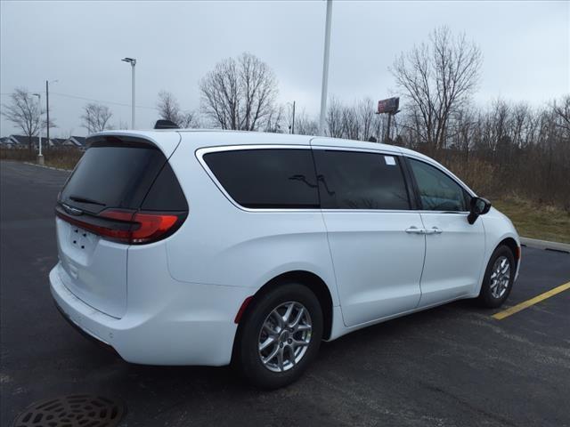 new 2024 Chrysler Pacifica car, priced at $43,265