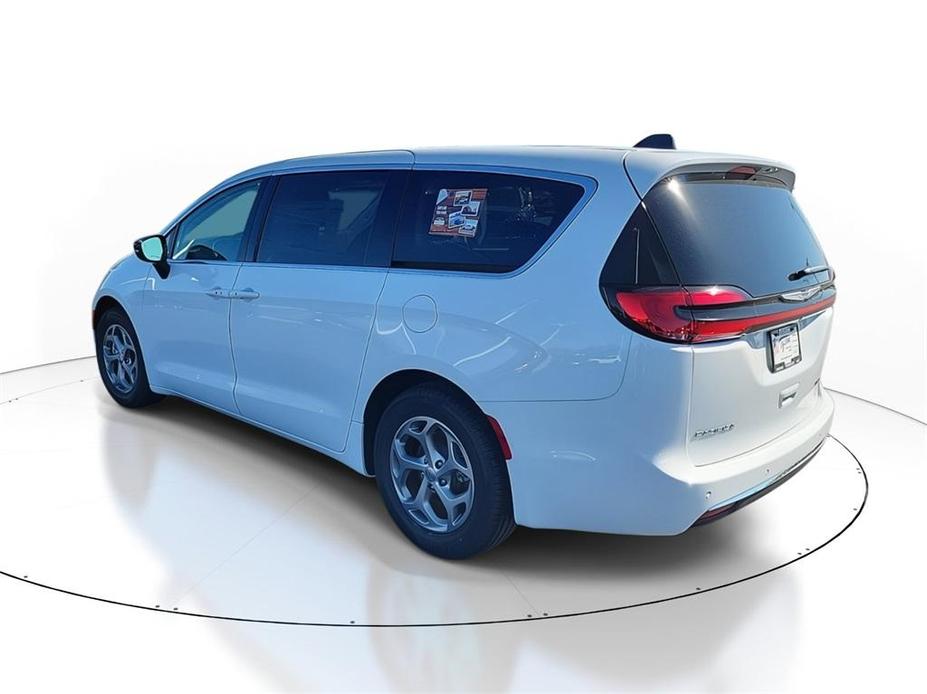 new 2024 Chrysler Pacifica car, priced at $39,861