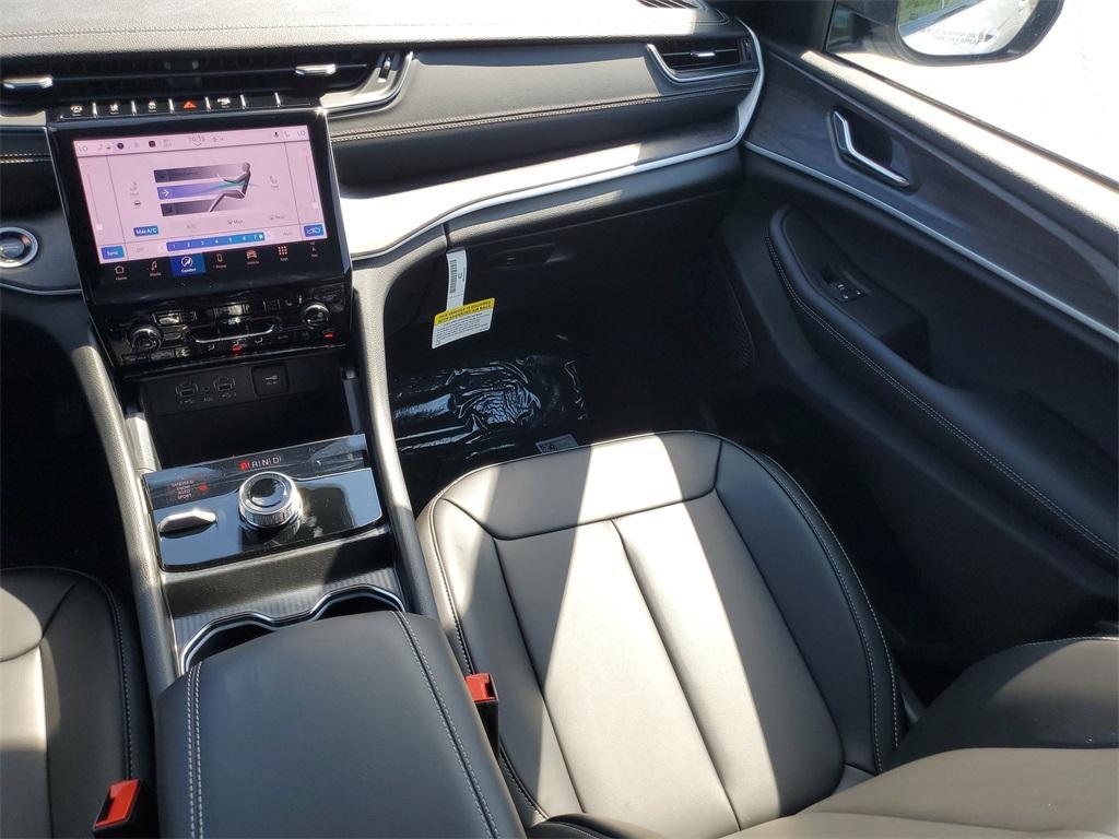 new 2025 Jeep Grand Cherokee car, priced at $41,862