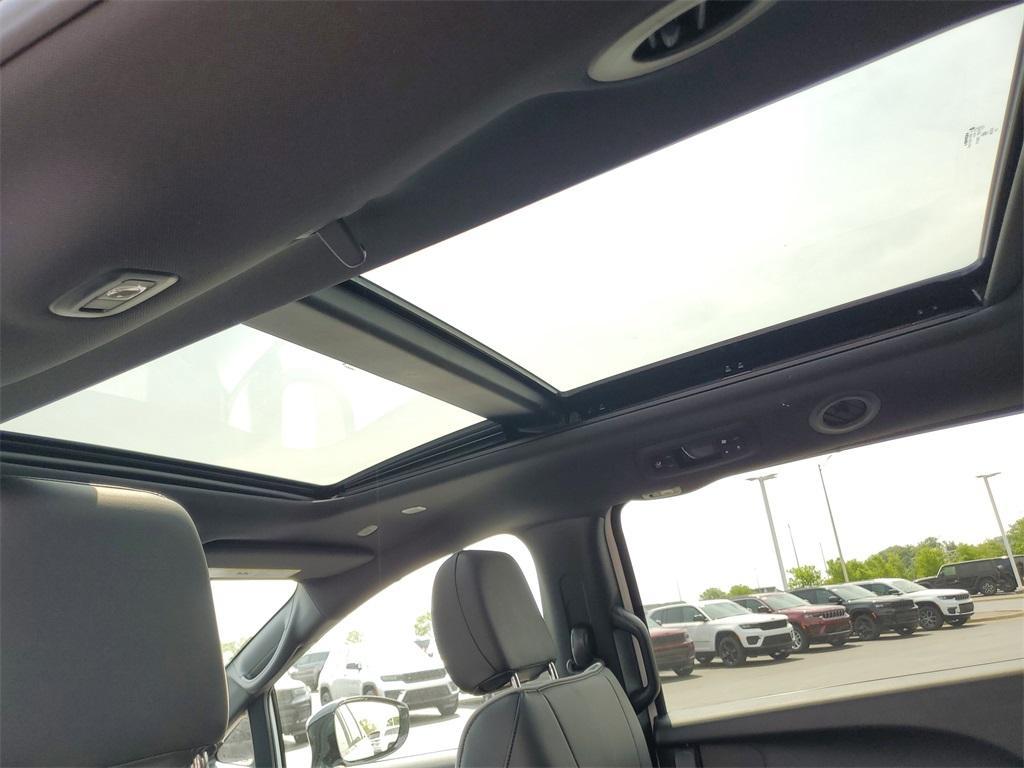 new 2025 Chrysler Pacifica Hybrid car, priced at $45,363